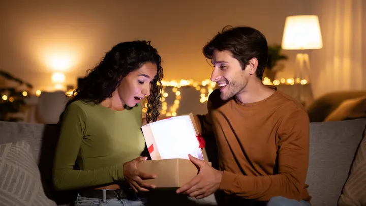 Emotional Connection to gift - HMG Pop Up Paper